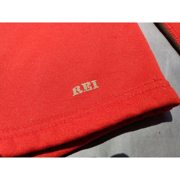 REI Woman Sweatshirt Size S Red Zipper Headphone Portal Shoulder Pocket Athletic - Picture 3 of 7